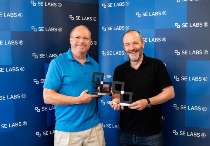 Pictured: Mark Kennedy, Distinguished Engineer at Broadcom, and Simon Edwards, Founder and CEO of SE Labs, at the SE Labs Awards 2025.